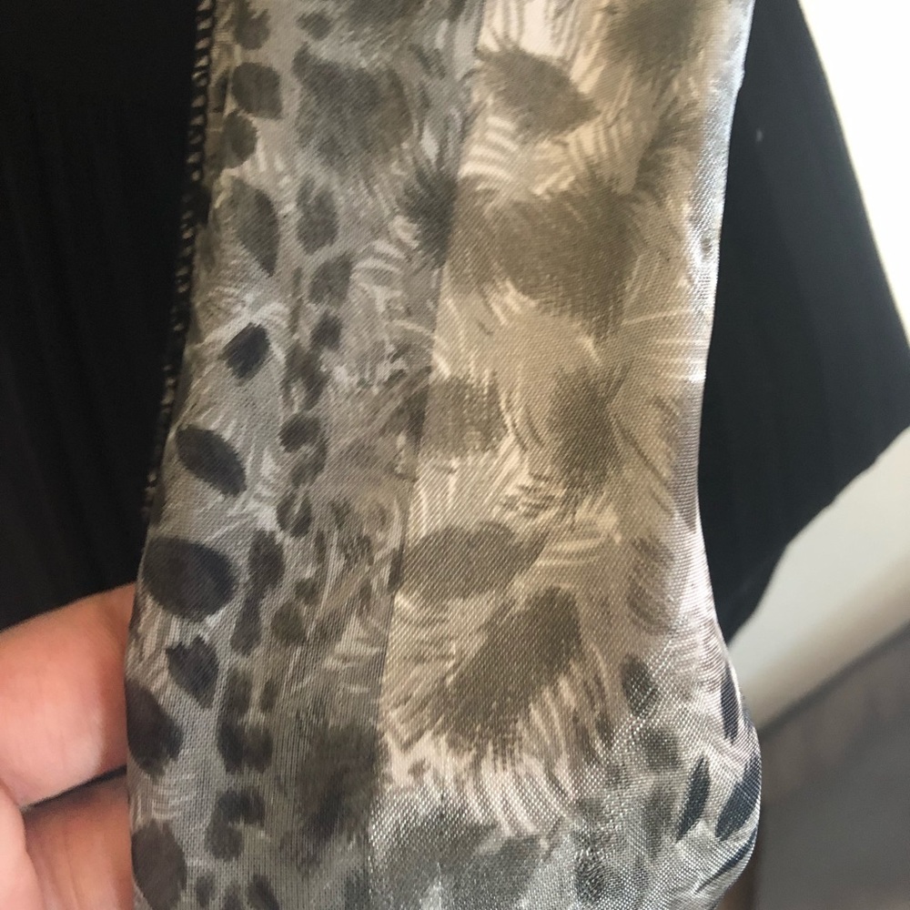 Animal 煉 print light weight scarf